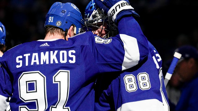 Lightning earn playoff berth with win over Islanders