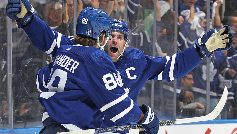 Leafs beat Lightning, advance to 2nd round for 1st time since 2004