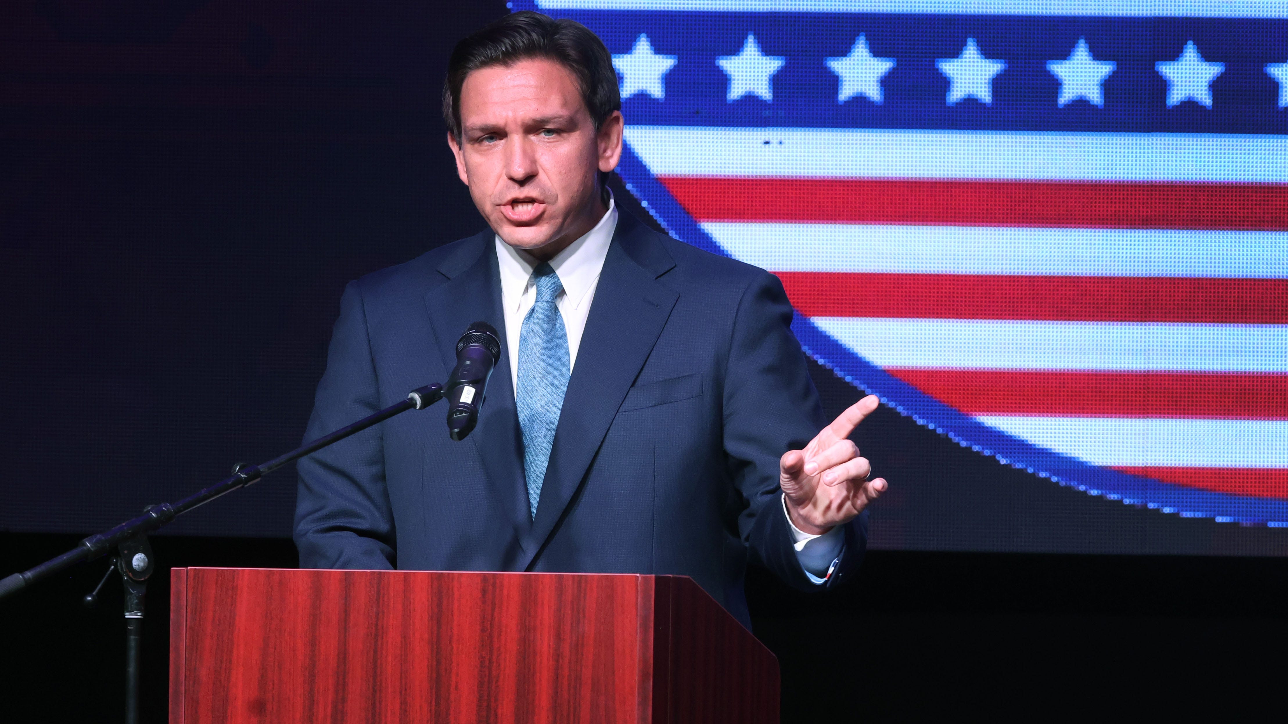 Gov. DeSantis signs bill that targets COVID-19 vaccine, mask mandates in Florida