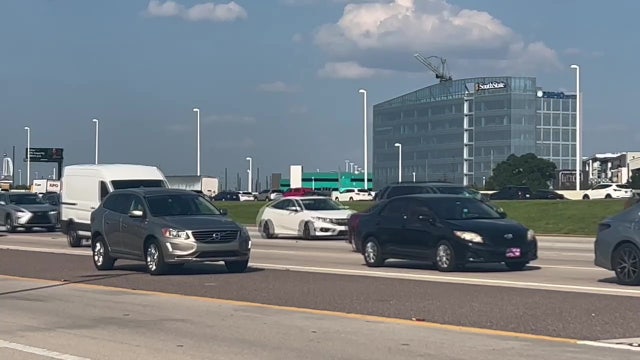 Gov. DeSantis signs bill expanding 'move over' laws