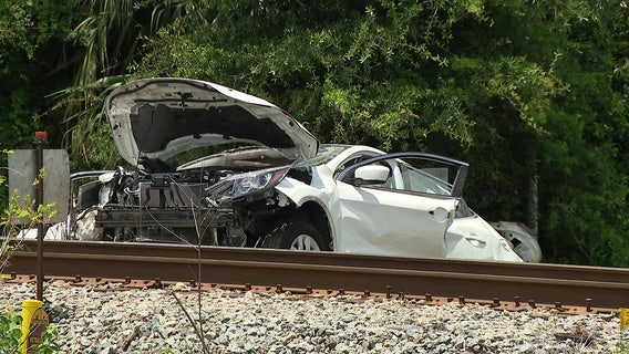 Two women have minor injuries after being hit by train in Tampa, deputies say