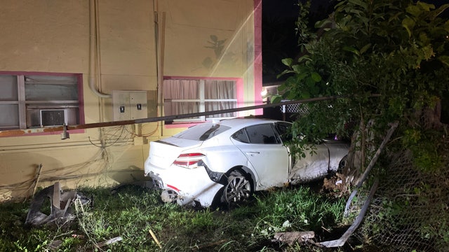 Driver arrested for DUI after crashing into St. Pete apartment building, police say