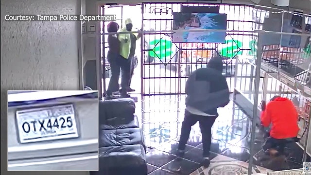 Video: Tampa jewelry store employee shoots at armed robbery suspects