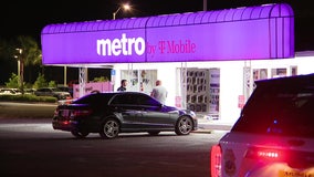 Two-vehicle crash sends vehicle into Pinellas Park cell phone store: Police