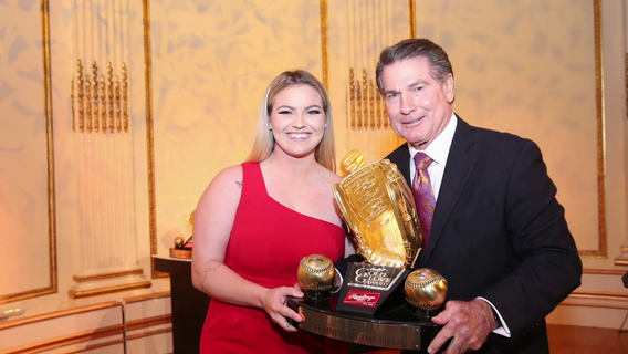 Alonso alum Jessi Warren paves path for future softball stars