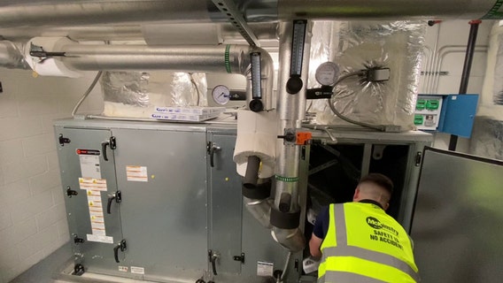 Air conditioning issues at Hillsborough County schools keep HVAC technicians busy