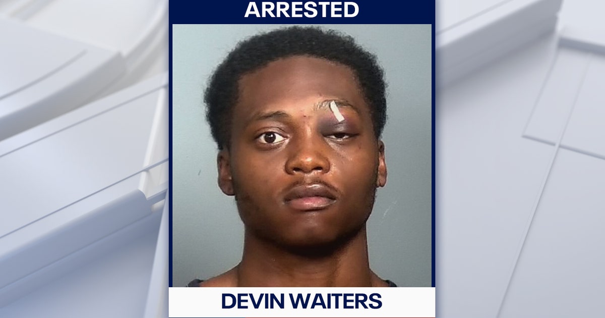 Suspect arrested after shooting two customers during bar fight in ...
