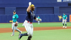 Díaz hits a 2-run homer in the 9th inning to give the Rays a win over the Mariners
