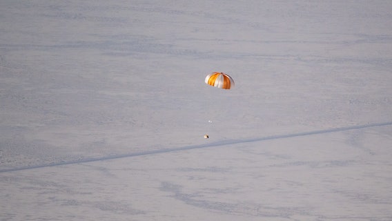 NASA OSIRIS-REx spacecraft ready for special delivery of asteroid sample in Utah on Sunday