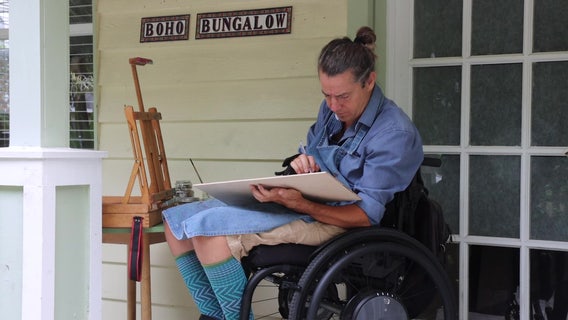 St. Petersburg artist discoverers new passion after life-changing injury