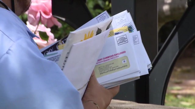 Hillsborough County mail carriers robbed at gunpoint, suspect on the loose: ‘It’s a scary situation’