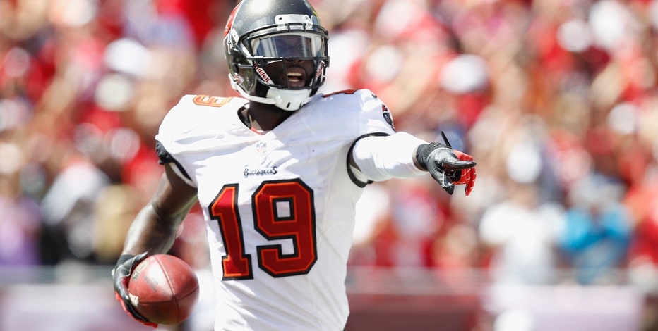 Former Tampa Bay Buccaneers receiver Mike Williams dies 2 weeks after being  injured in construction accident