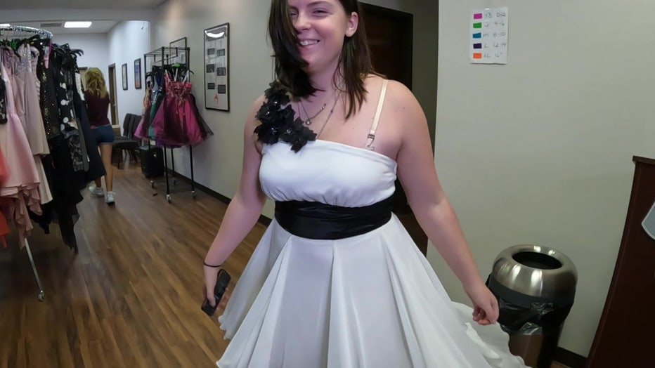 Gowns for Girls gives away free dresses to high schoolers.