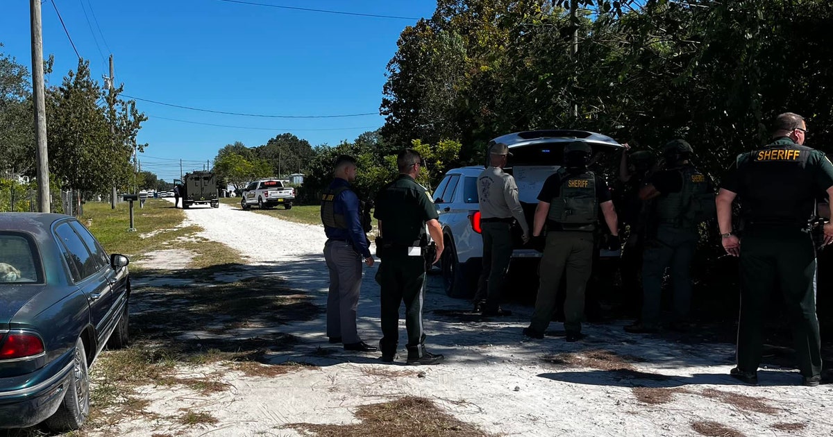 Armed man arrested after barricading himself inside Hernando County ...