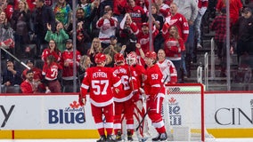 Alex DeBrincat scores 2 goals in Red Wings win over Lightning