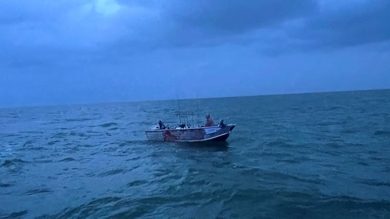Deputies rescue boater in distress from approaching tornado conditions in Citrus County: CCSO