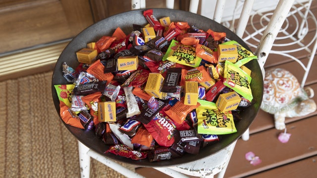These Halloween candies are the worst for your teeth, according to a dentist