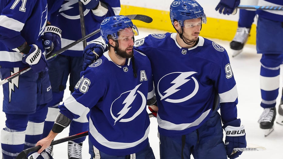 Lightning open NHL season with back-and-forth win over Preds