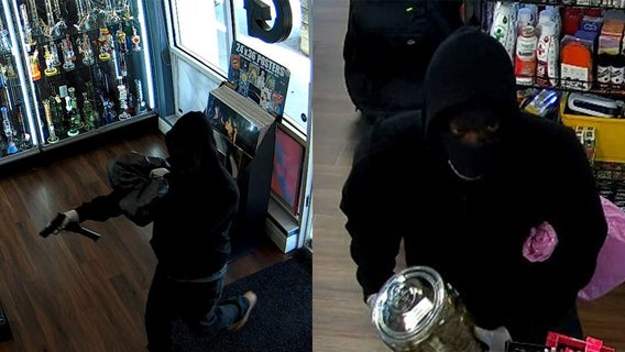 2 suspects at large after robbing Bradenton smoke shop at gunpoint