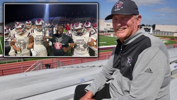 Sarasota high school football team dedicates playoff win to long-time head football coach who passed away