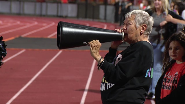81-year-old grandmother gives advice to cheerleaders at her alma mater in Sarasota