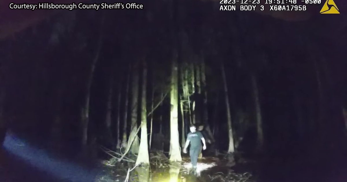 VIDEO: 2 lost hikers rescued from dark Florida swamp by deputies using ...