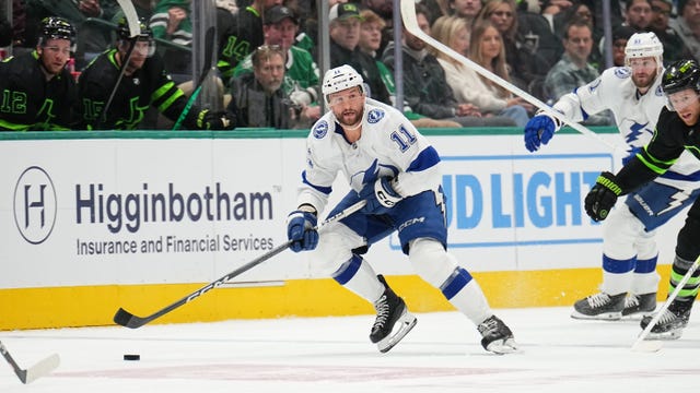 Robertson scores twice as Stars dominate struggling Lightning 8-1