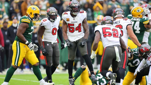 Baker Mayfield throws for 381 yards, 4 TDs, Bucs keep pace in NFC South by beating Packers 34-20