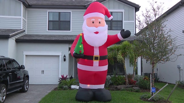 Dozens of Santas' spreading Christmas joy in Lakewood Ranch neighborhood