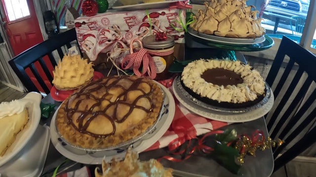 Dunnellon restaurant serves hundreds of pies for the holidays