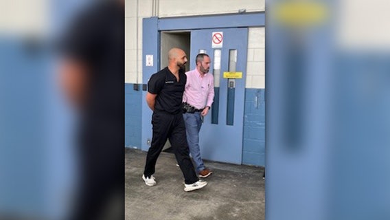 Lake Wales physical therapist arrested for secretly recording changing room in his office