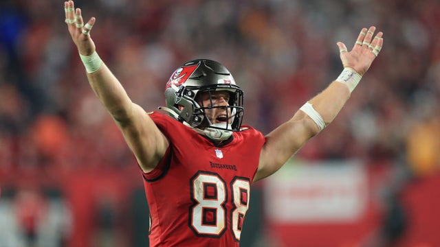 Mayfield throws for 337 yards and 3 TDs to lead Tampa Bay Buccaneers to 32-9 NFC wild-card rout of Eagles