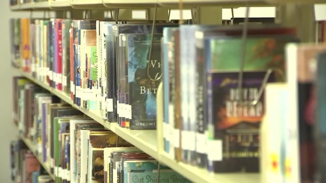 Manatee County group holds 'read-in' outside school board meeting, protesting new book removal policy