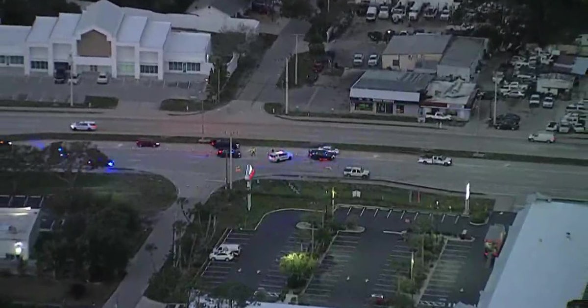 Pedestrian dead after being struck by vehicle in Sarasota County | FOX ...