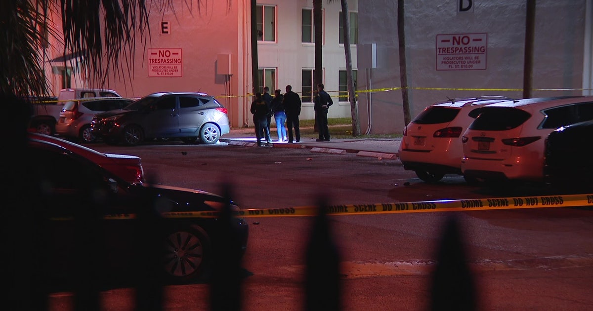 18-year-old shot, killed in late night shooting at St. Pete apartment ...