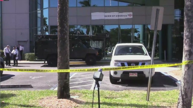 Sniper shoots, kills man who held hostages at Fort Myers bank