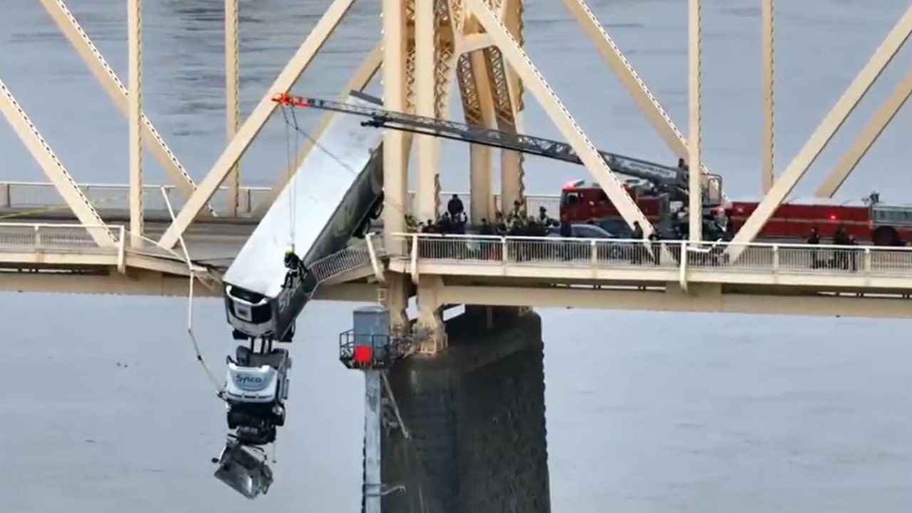 Louisville driver rescued from semi-truck hanging over Ohio River | FOX ...