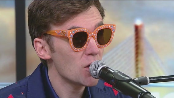 Performer says Elton John’s music helped him stay sober, learn the piano