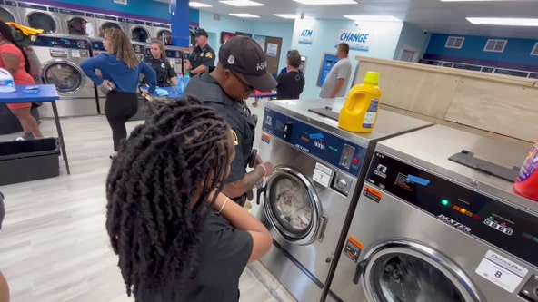 St. Pete PD participates in 'The Laundry Project,' helps neighbors with free laundry