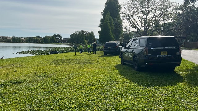 Driver hospitalized after car crashes into Lakeland lake: Police