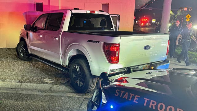 Pinellas County man crashes into building after speeding away from trooper