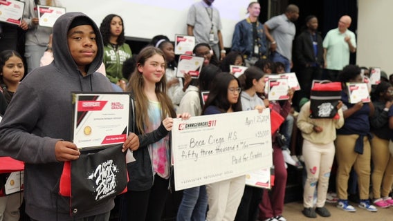 Pinellas County non-profit paying students for good grades