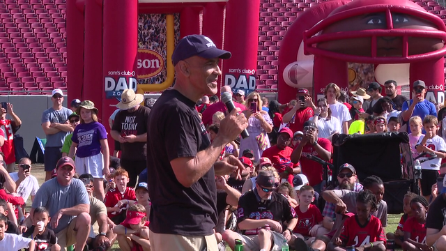 Hundreds of fathers, kids enjoy day of football and bonding in Tampa