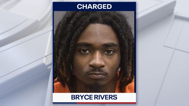 Tampa police find loaded guns during "pro-active patrol," 18-year-old charged