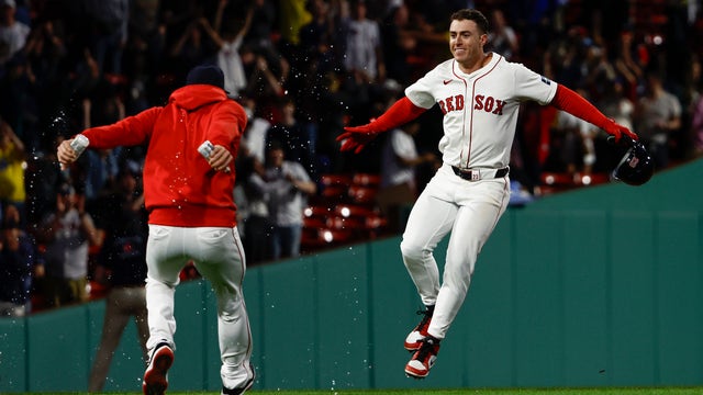 Gonzalez’s RBI single in 12th lifts Red Sox past Tampa Bay Rays 5-4