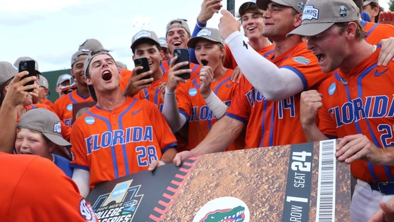 Michael Robertson's two-run double in 13th inning lifts Florida over Clemson and into CWS