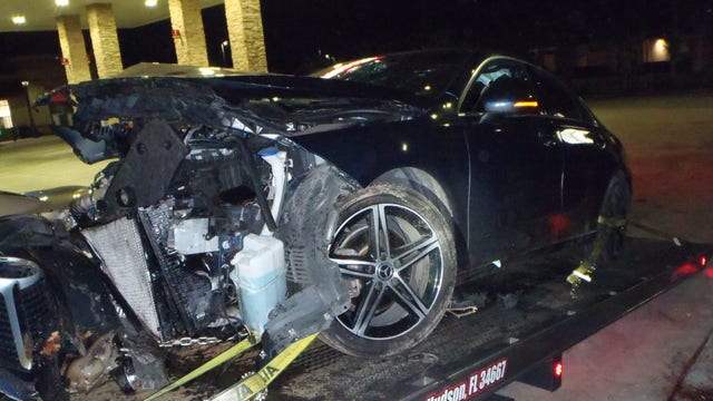 Bradenton woman with suspended license crashes into tree while speeding away from law enforcement: FHP