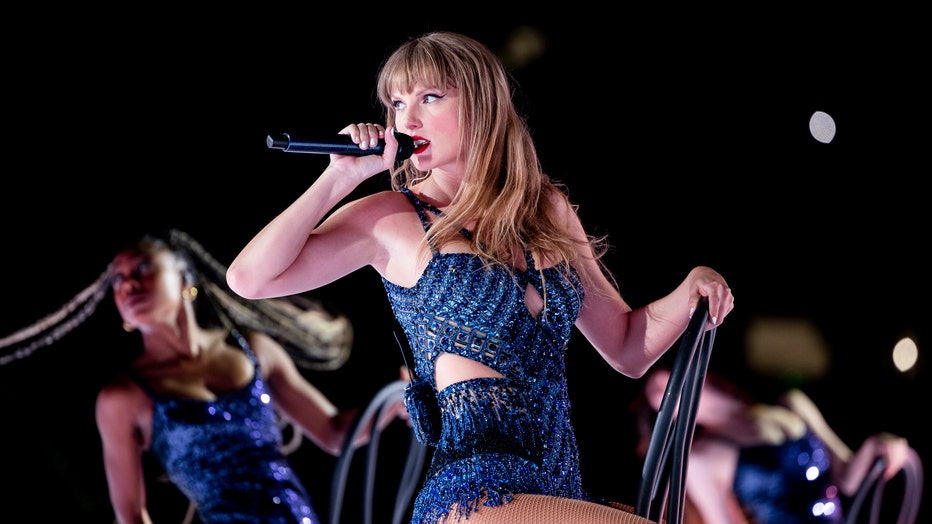 Who's this mysterious dancing Taylor Swift fan? The has theories