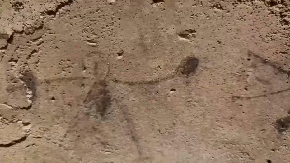 POMPEII_UNVEILS_2000_YEAR_OLD_CHILDREN_S_CHARCOAL_DRAWINGS_OF_GLADIATOR_FIGHTS__VO_NATS___Z21153970.00_00_26_12.Still001.jpg