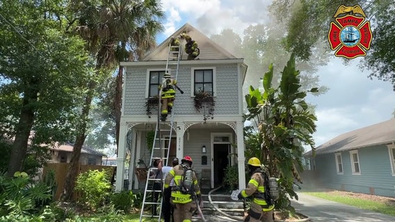 2 homes catch fire in Tampa neighborhood, crews say